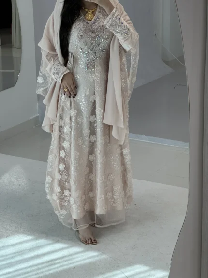 JED 7 - لبسة مكونة من قطعتين بتصميم أنيق